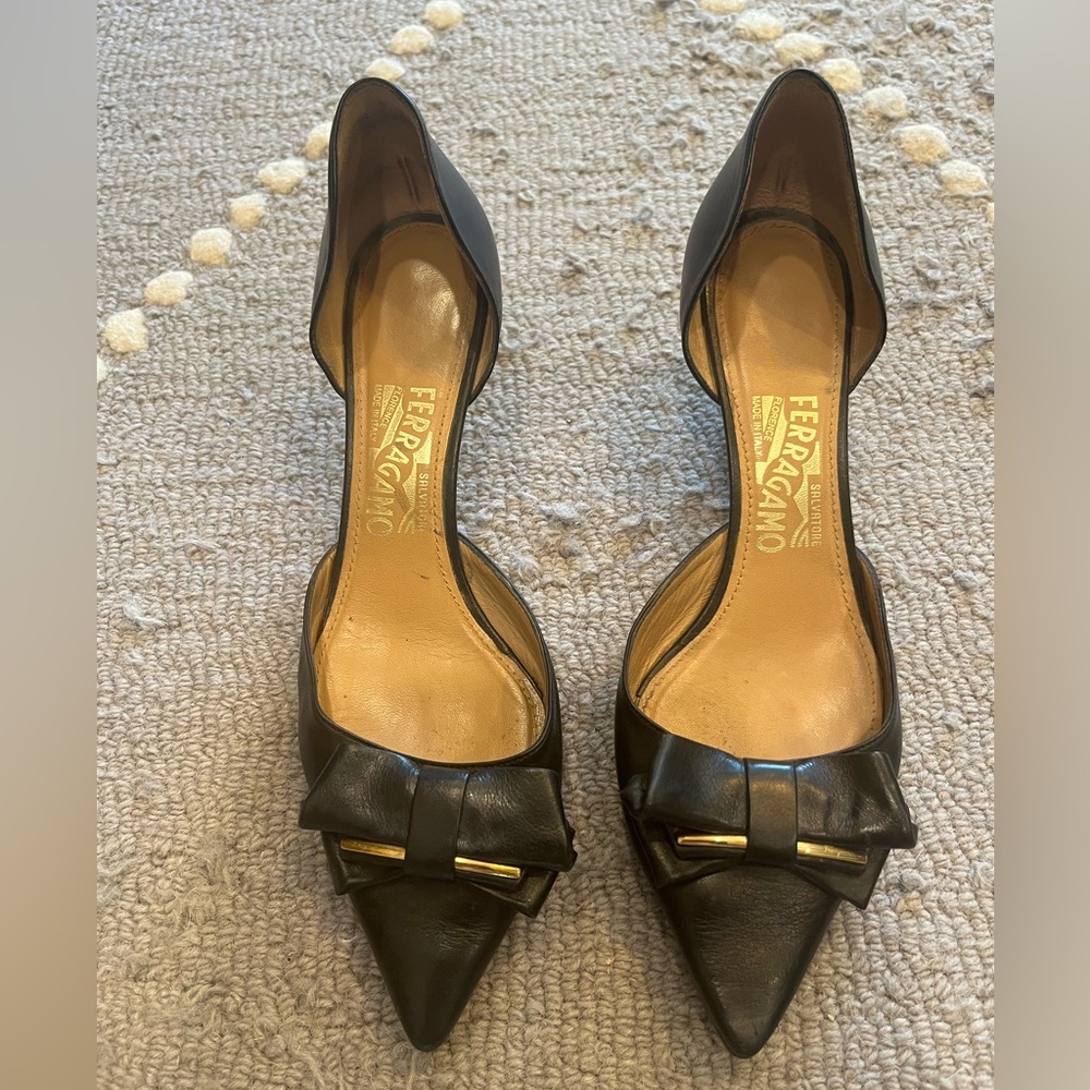 Gorgeous Black Ferragamo bow pump kitten heels, Women’s US 8.5, heel height 2.5”